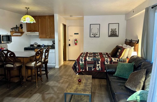 Yosemite National Park Apartment | This cozy condo is centrally located within the Yosemite park boundary.