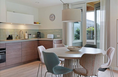 Ouddorp House | This holiday home combines luxury and comfort with a tranquil location in the charming Alexanderpark, perfect for a relaxing vacation.