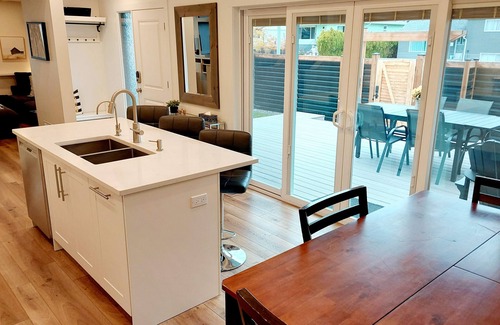 North End House | This house is a 2 bedroom(s), 2 bathrooms, located in Kelowna, BC.