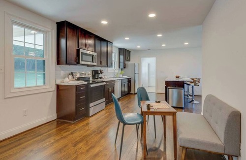 Madison House | This house is a 3 bedroom(s), 2 bathrooms, located in Nashville, TN.