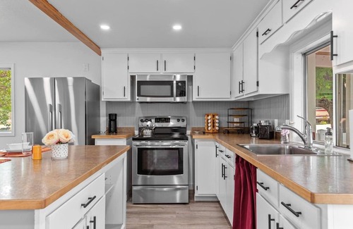 Bayview House | This house is a 3 bedroom(s), 2 bathrooms, located in Bayview, ID.