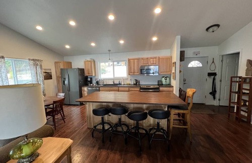Bayview House | This house is a 3 bedroom(s), 2 bathrooms, located in Bayview, ID.