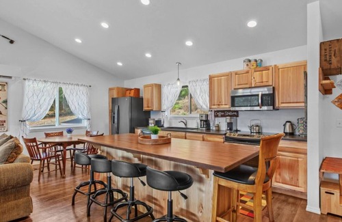 Bayview House | This house is a 3 bedroom(s), 2 bathrooms, located in Bayview, ID.