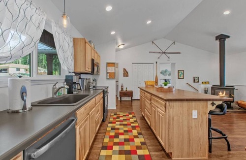 Bayview House | This house is a 3 bedroom(s), 2 bathrooms, located in Bayview, ID.