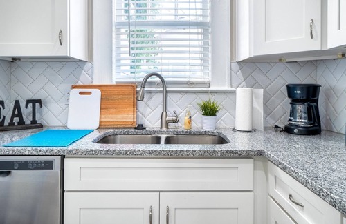 Murray Hill House | This house is a 4 bedroom(s), 2 bathrooms, located in Jacksonville, FL.
