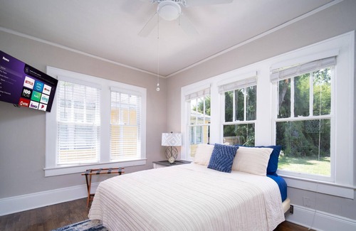 Murray Hill House | This house is a 4 bedroom(s), 2 bathrooms, located in Jacksonville, FL.
