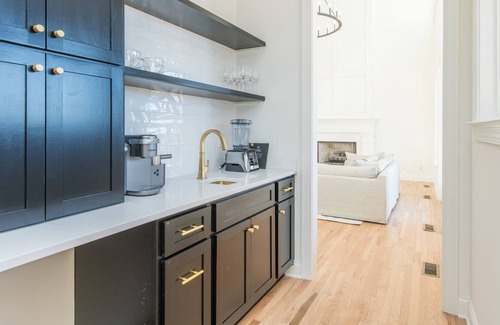 Lexington House | This house is a 5 bedroom(s), 5.5 bathrooms, located in Lexington, KY.