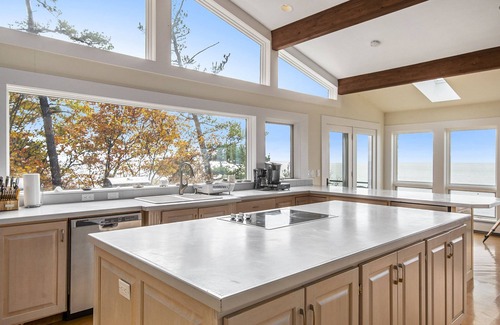 Harbor Springs House | This house is a 4 bedroom(s), 3 bathrooms, located in Harbor Springs, MI.