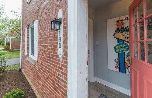 Lexington Apartment | This serviced apartment is a 3 bedroom(s), 1.5 bathrooms, located in Lexington, KY.