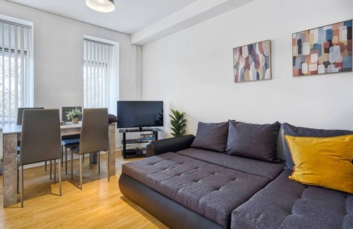 Rusholme Apartment | This stylish and central apartment in the heart of Manchester