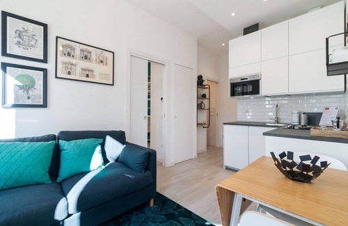 Historic Centre Apartment | This stylish and modern apartment can accommodate up to 2 people and is located in the Specola area, opposite the Astrophysical Observatory in one of the most charatteristic districts of Padua. To the side of the building is the oratory of San Michele, P