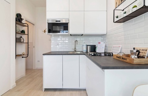 Historic Centre Apartment | This stylish and modern apartment can accommodate up to 2 people and is located in the Specola area, opposite the Astrophysical Observatory in one of the most charatteristic districts of Padua. To the side of the building is the oratory of San Michele, P