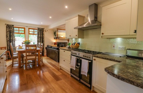 Newtonmore Cottage | THISTLE DHU, family friendly, with open fire in Newtonmore