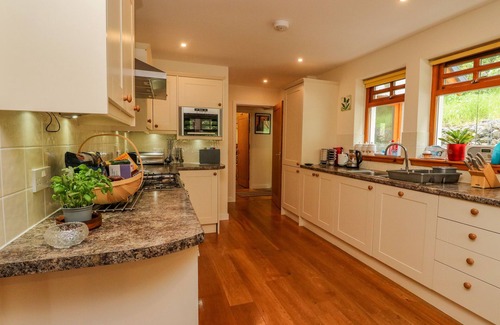 Newtonmore Cottage | THISTLE DHU, family friendly, with open fire in Newtonmore