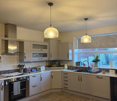 Wardle House | Thomas Bennett guest