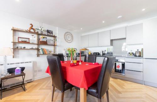 Cheltenham Apartment | Thornton House Town Centre Free Car Park