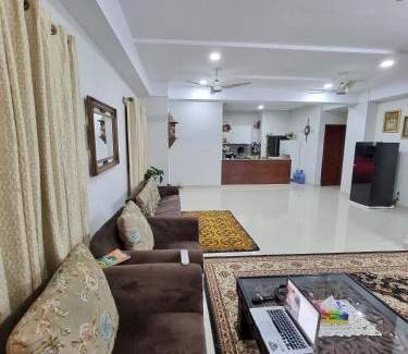 Hassan Abdal Apartment | Three Bed Attached Bath Netflix Wifi Smart TV Parking WFH Desk