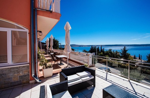 Starigrad Apartment | Three bedroom apartment with terrace and sea view Starigrad, Paklenica (A-14113-c)