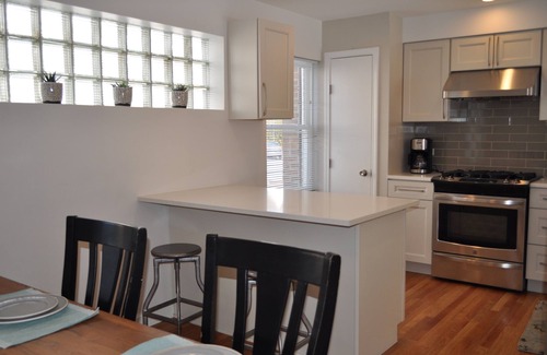 Mount Prospect Apartment | Three bedroom apartment in very convenient location!