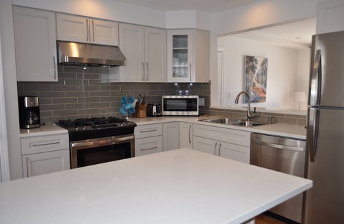 Mount Prospect Apartment | Three bedroom apartment in very convenient location!