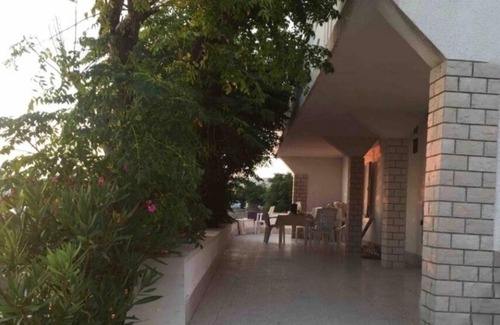 Kustici Apartment | Three bedroom apartment near beach Kustići, Pag (A-18248-a)