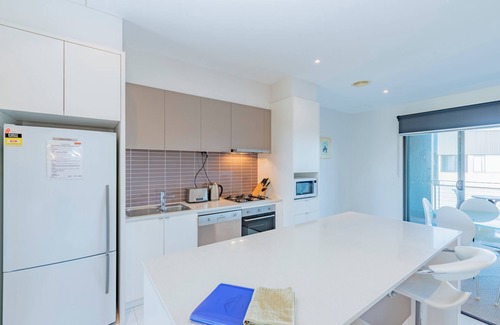 Torquay Condo | Three-Bedroom Apartment - Pool and Tennis Court Access