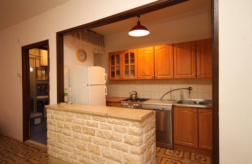 Zdrelac Apartment | Three bedroom apartment near beach Ždrelac, Pašman (A-8405-a)