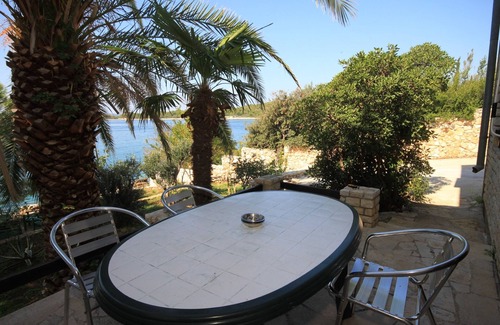 Zdrelac Apartment | Three bedroom apartment near beach Ždrelac, Pašman (A-8405-a)