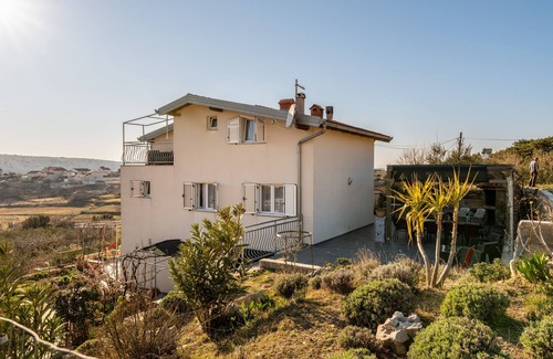 Lopar Apartment | Three bedroom apartment with balcony and sea view Lopar, Rab (A-14070-d)