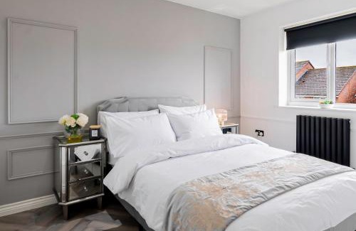 Birmingham Apartment | Three Bedroom Birmingham Stay Free Parking Perfect for Families Travellers Professionals M6