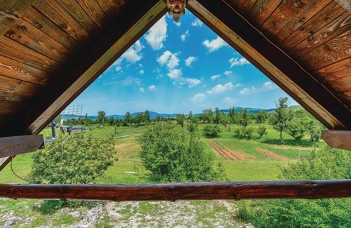 Municipality of Gracac House | Three-Bedroom Holiday Home in Gracac