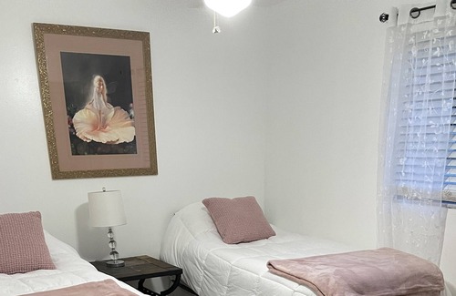 Holly Hill House | Three Bedroom House Close to every attraction