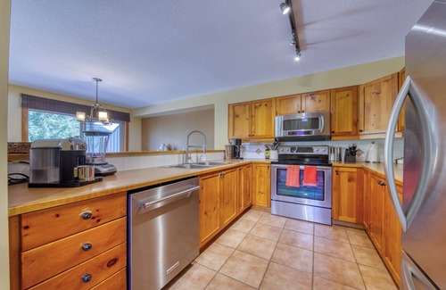 East Kootenay House | Three bedroom townhome ski-in/ski-out Upper Village