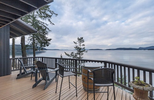 Friday Harbor House | Three-bedroom waterfront! Close to town! CHNL