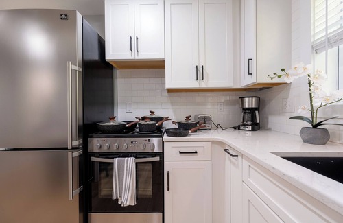 Blacksburg Villa | Three Bedrooms - Blacksburg Suites