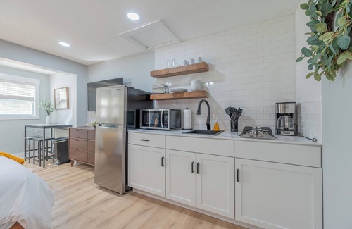 Blacksburg Villa | Three Bedrooms - Blacksburg Suites