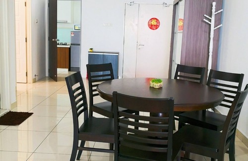 Downtown George Town Apartment | Three Bedrooms Suite with Fantastic view, near to Georgetown and Gurney
