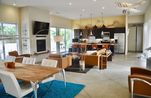 Palm Springs House | Three day minimum stay in the summer. Week long stays are 10% off.