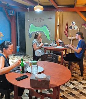 Manado City Centre House | Three Ken Homestay & Cafe