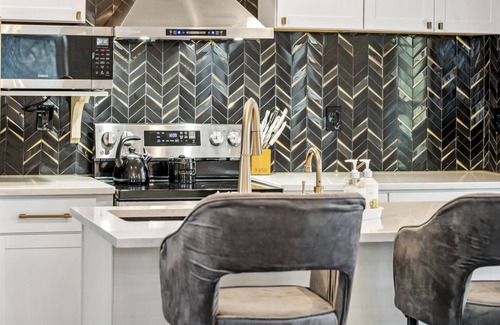 St. Matthews House | Three King Master Bedrooms all on Separate Floors; 7 Total Bedrooms