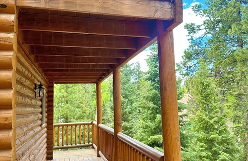 Meadow View Heights Cabin | Three level cabin with Hot Tub