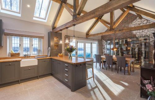 Milton Abbas House | Three Little Pigs Luxury Cottage