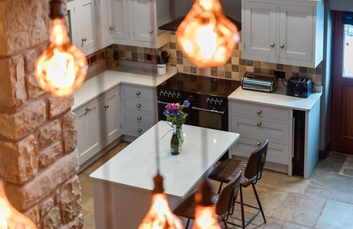 Yockenthwaite House | THREE PEAKS BARN, family friendly, with hot tub in Chapel-Le-Dale