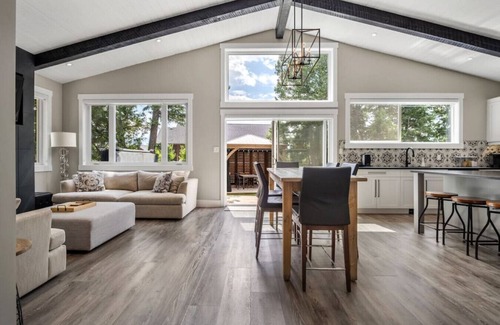 East Kootenay House | Three Peaks | Private Hot Tub | Games Room | Golf