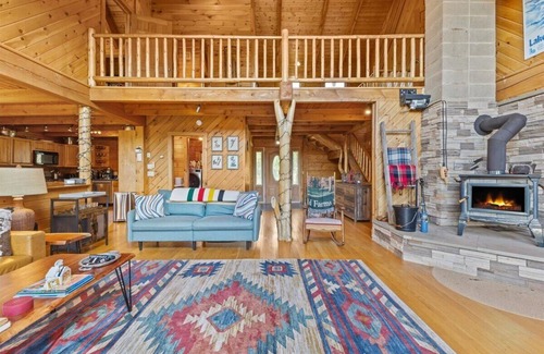 Hyde Park House | Three Peaks Retreat: Pool, Hot Tub & Fireplace