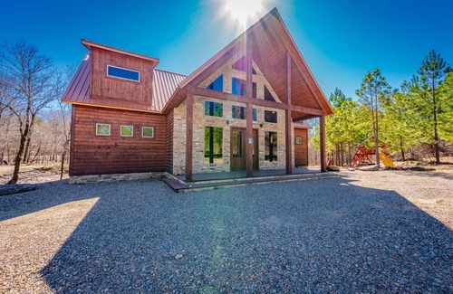 Broken Bow Cabin | Three Rivers Lodge - High Luxe 5 Bedroom Creek Front Cabin Minutes away from are