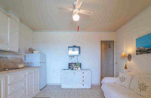 Portisco Apartment | Three-room apartment 4 minutes walk from the beach