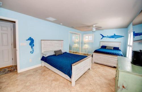Fort Pierce House | Thumb Point Oasis w Heated Pool walk to beach