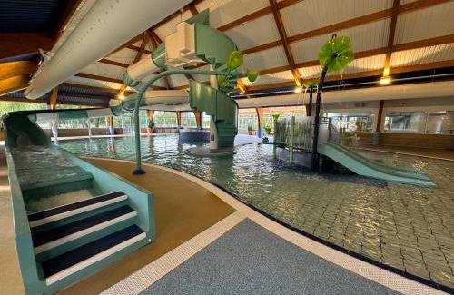 Ampney Crucis House | Thumper Lodge - Luxury lodge with Hot Tub