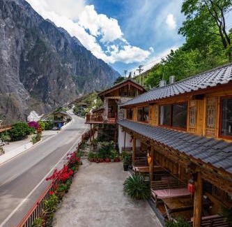 Hutiaoxia House | TIBET Guest house 虎跳峡卓玛客栈